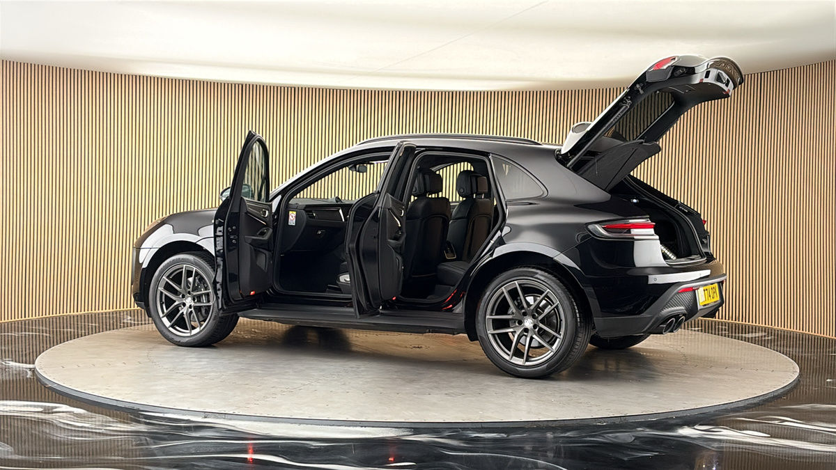 More views of Porsche Macan