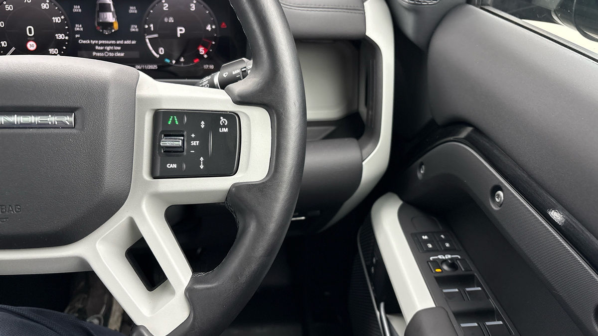 Land Rover Defender 110 Urban Image 14