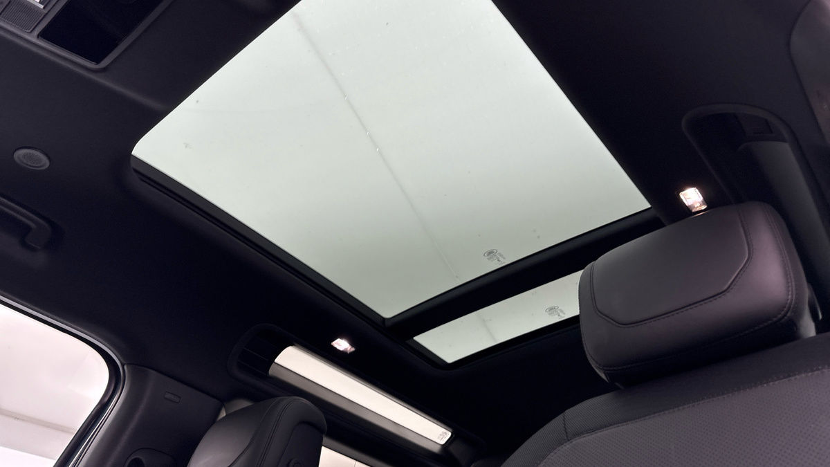 Land Rover Defender 90 Image 6