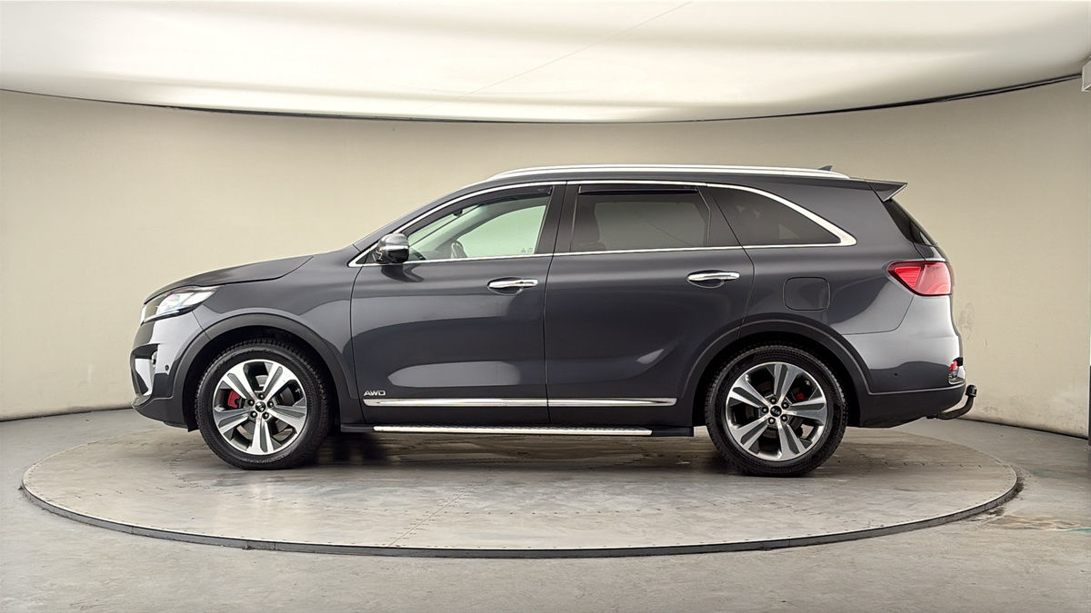 More views of Kia Sorento
