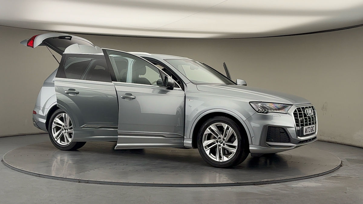 More views of Audi Q7