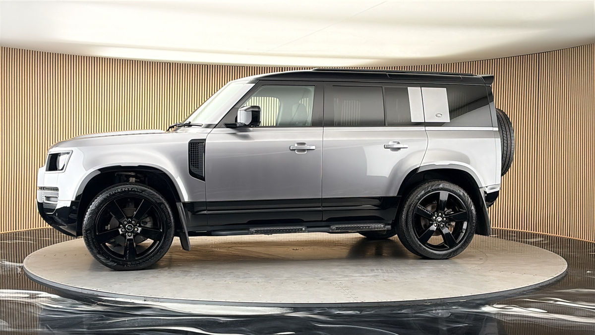 More views of Land Rover Defender 110