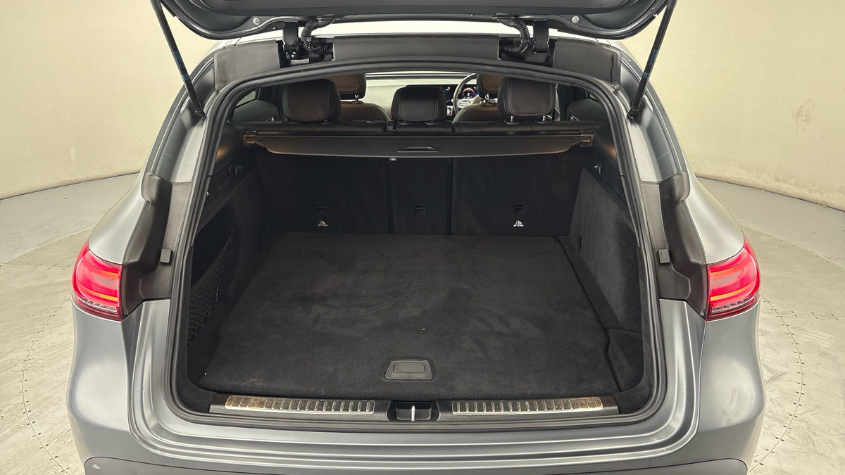 Mercedes-Benz EQC Image 11