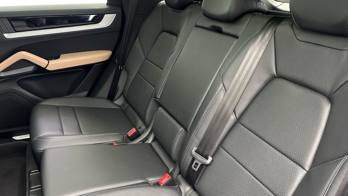 Porsche Cayenne Image 8