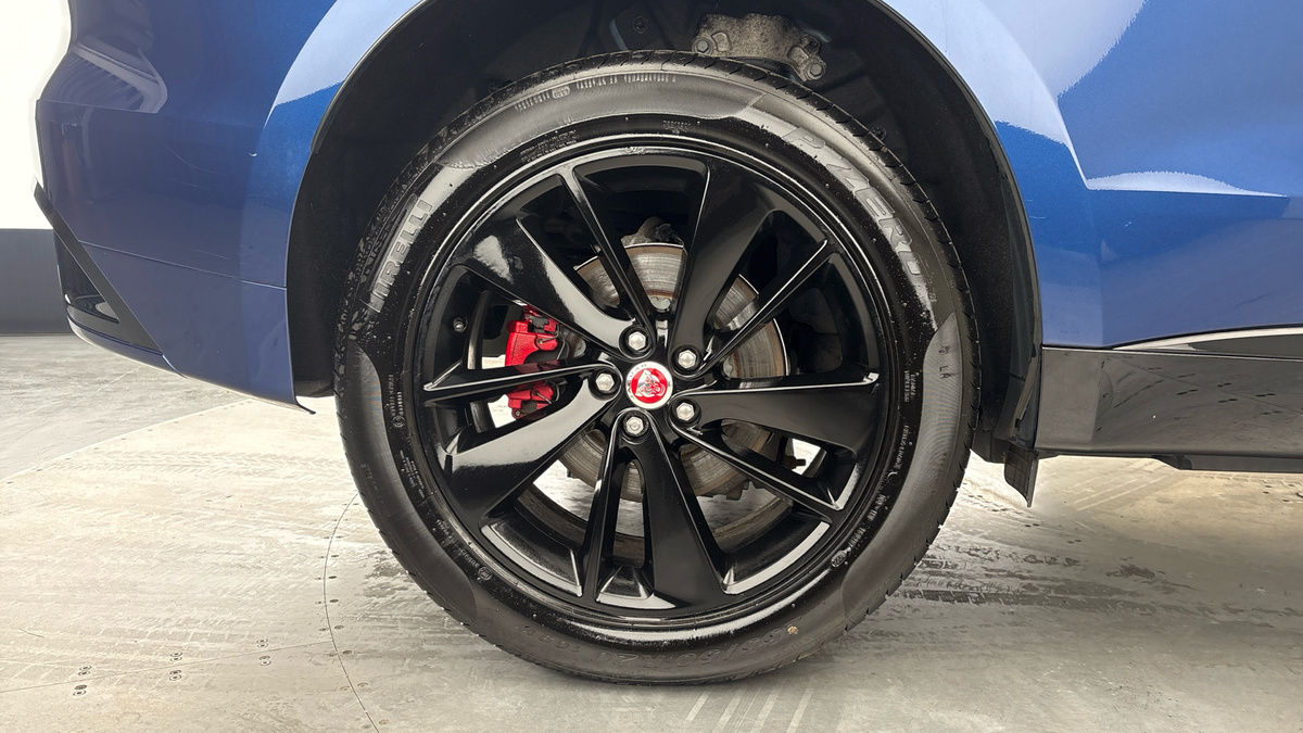 Jaguar F-PACE Image 10