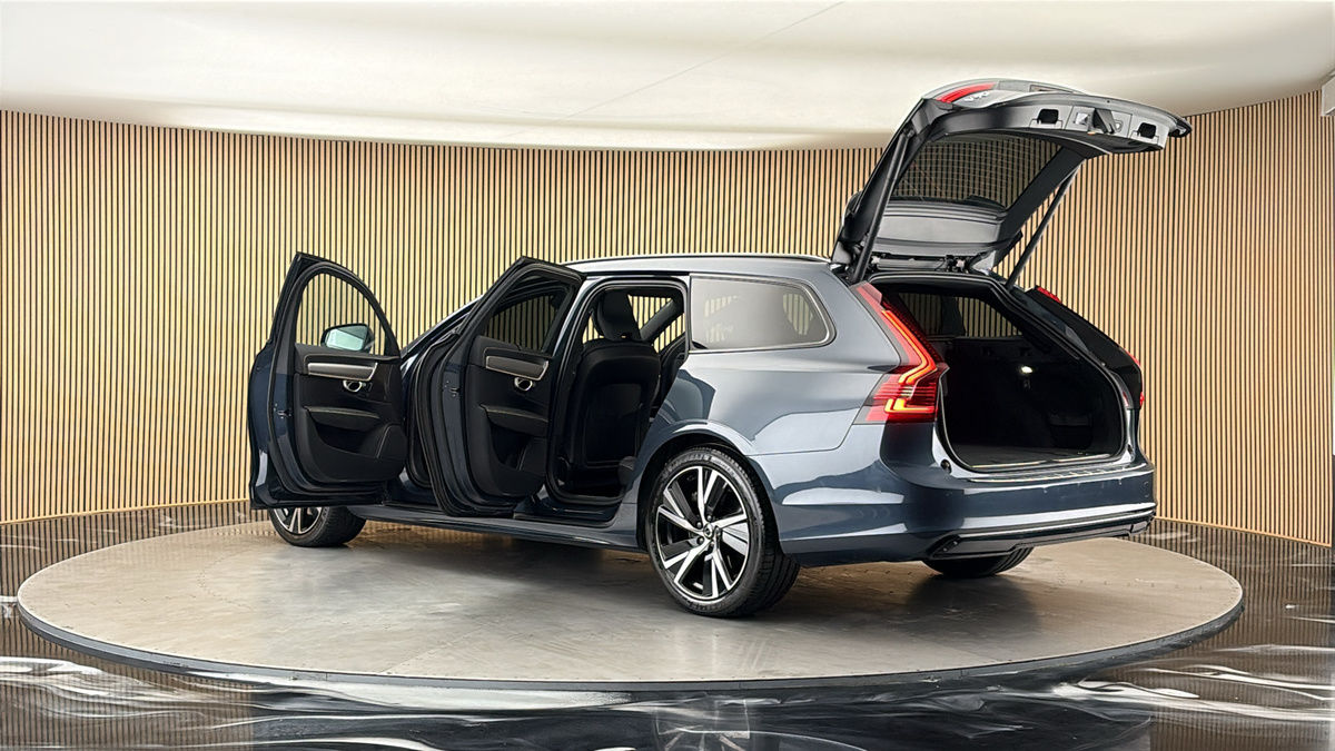More views of Volvo V90