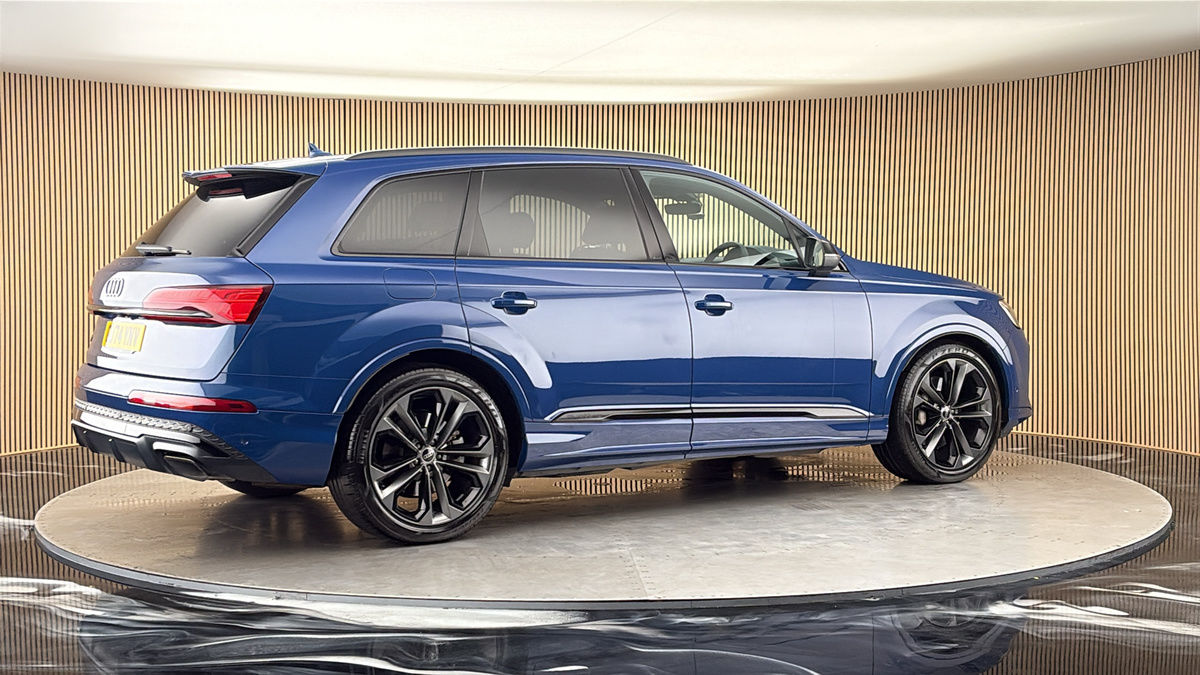 More views of Audi Q7