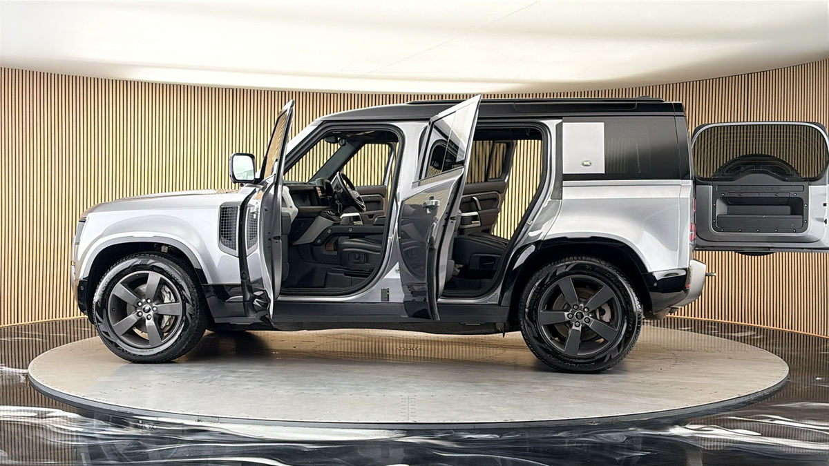More views of Land Rover Defender 110