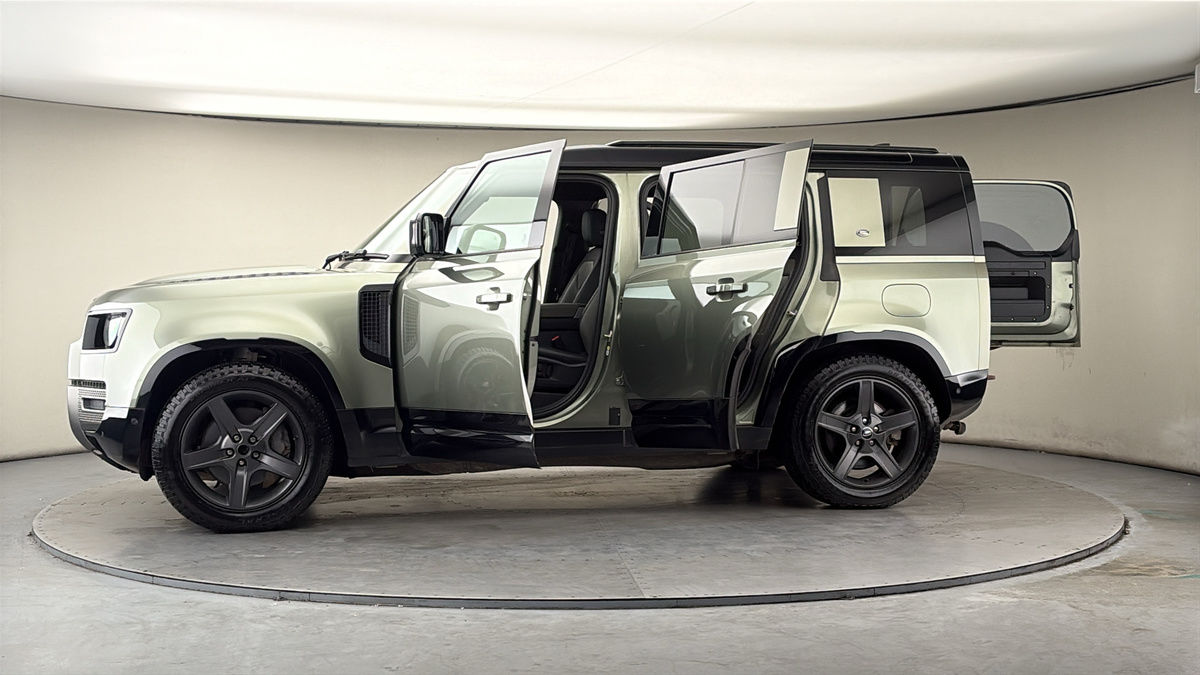 More views of Land Rover Defender 110