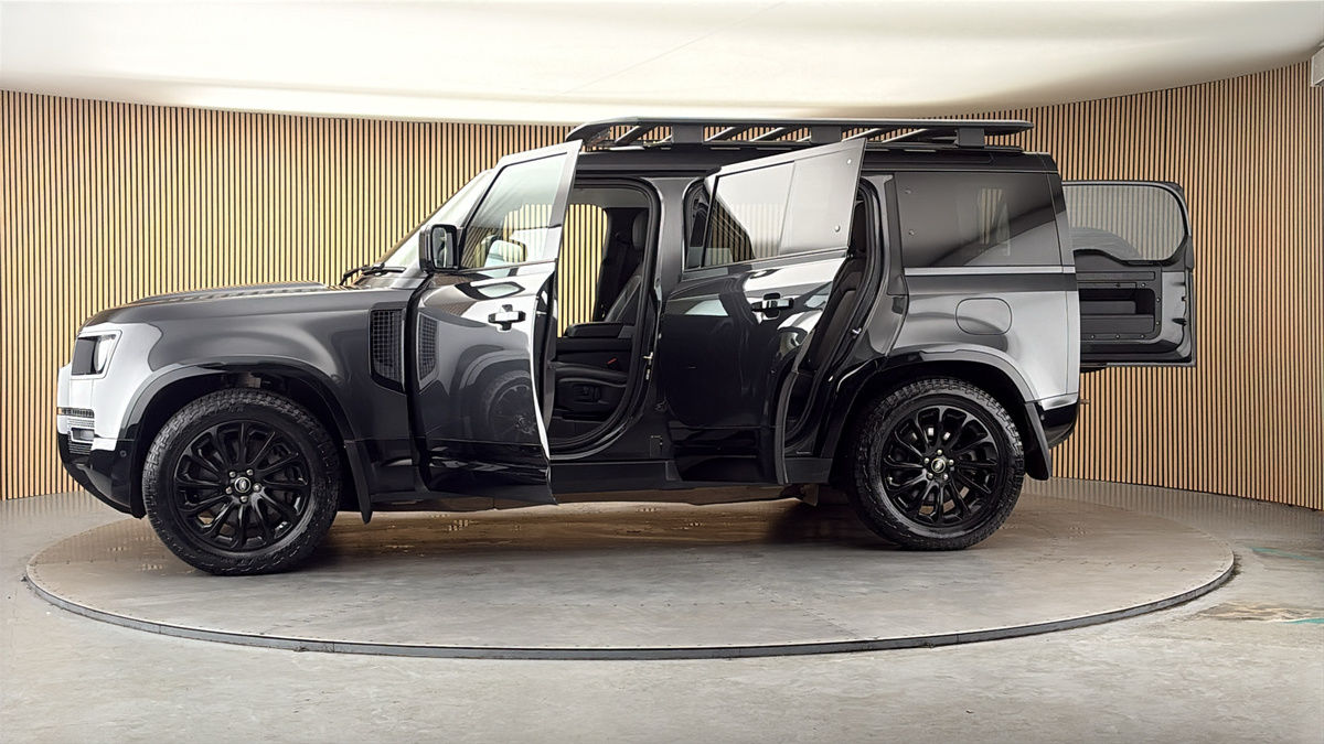 More views of Land Rover Defender 110