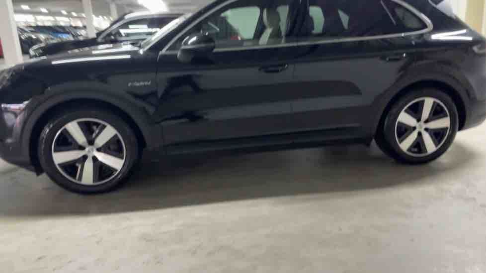 More views of Porsche Cayenne