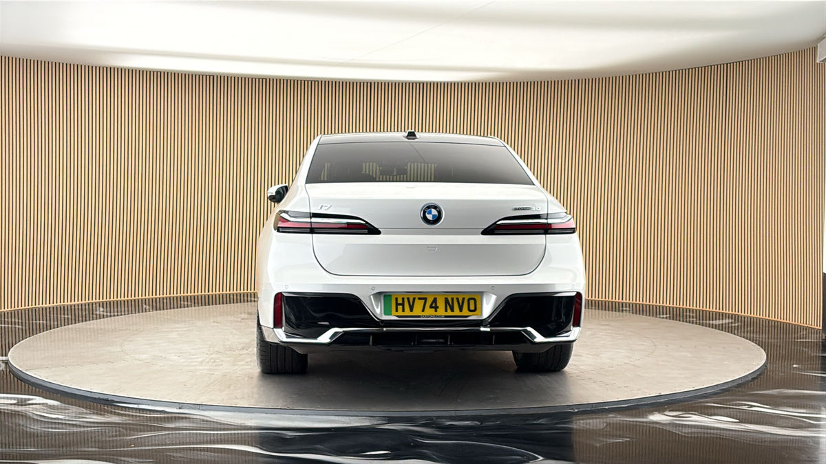 More views of BMW i7