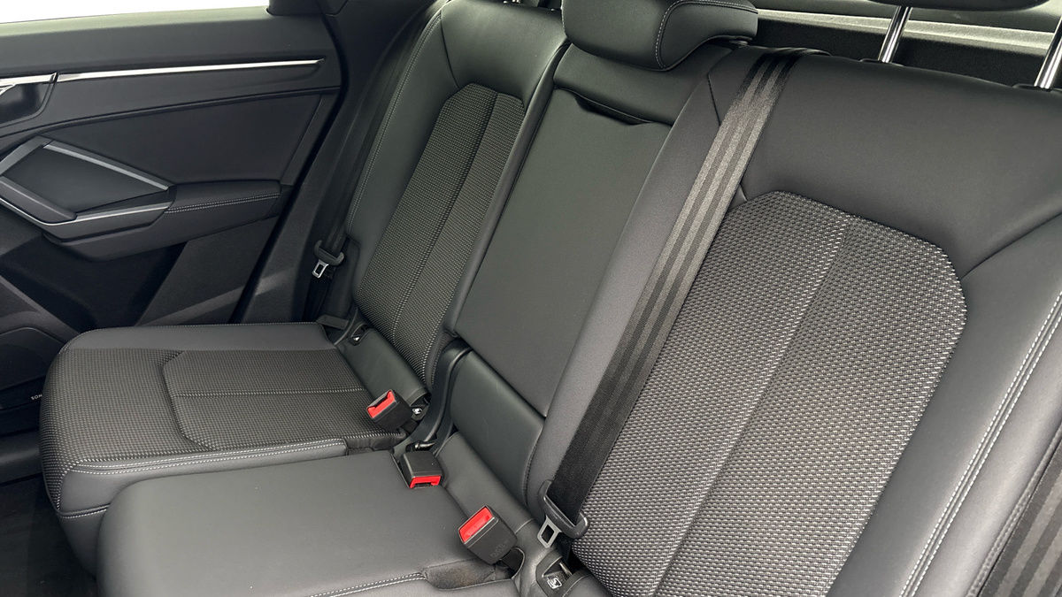 Audi Q3 Image 8