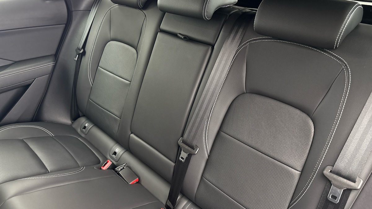 Jaguar E-PACE Image 8