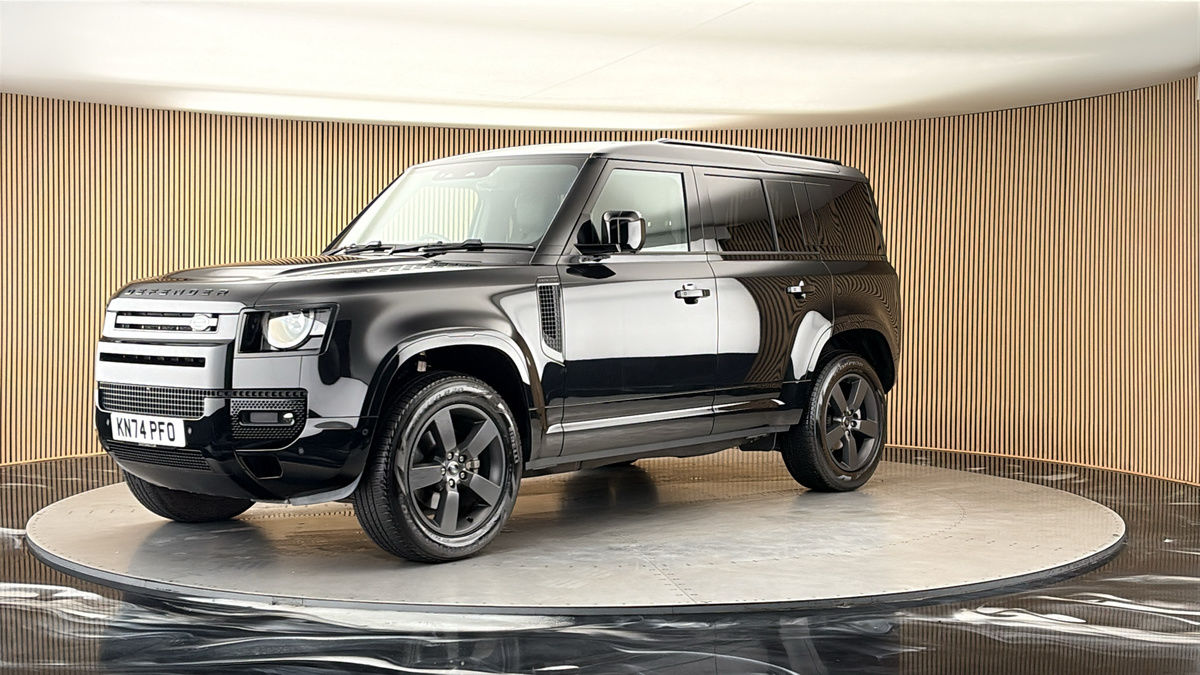 Land Rover Defender 110 Image 20