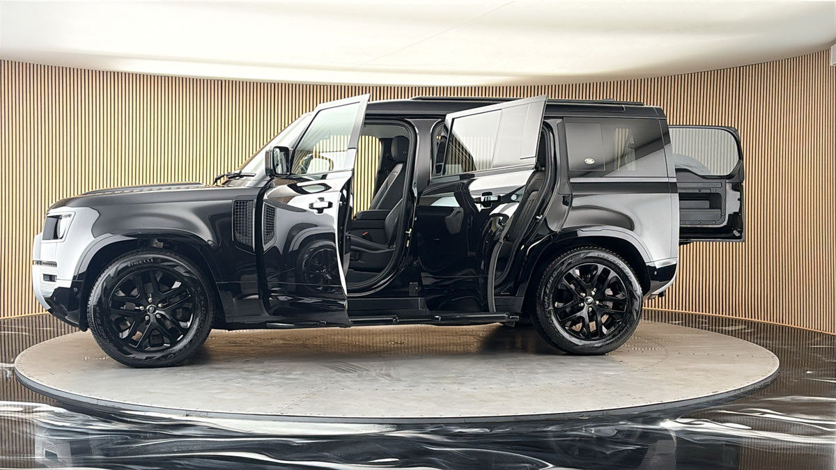 More views of Land Rover Defender 110