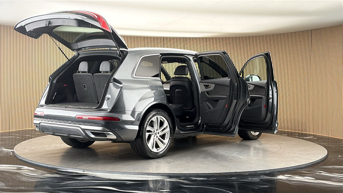 More views of Audi Q7