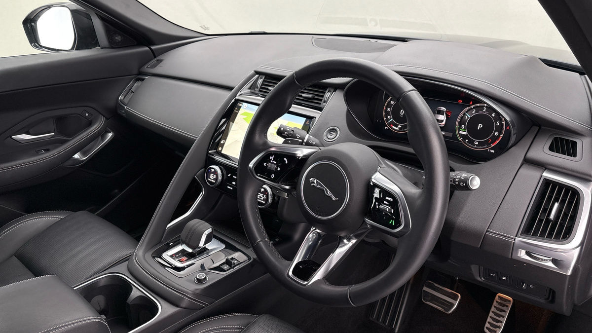 Jaguar E-PACE Image 5