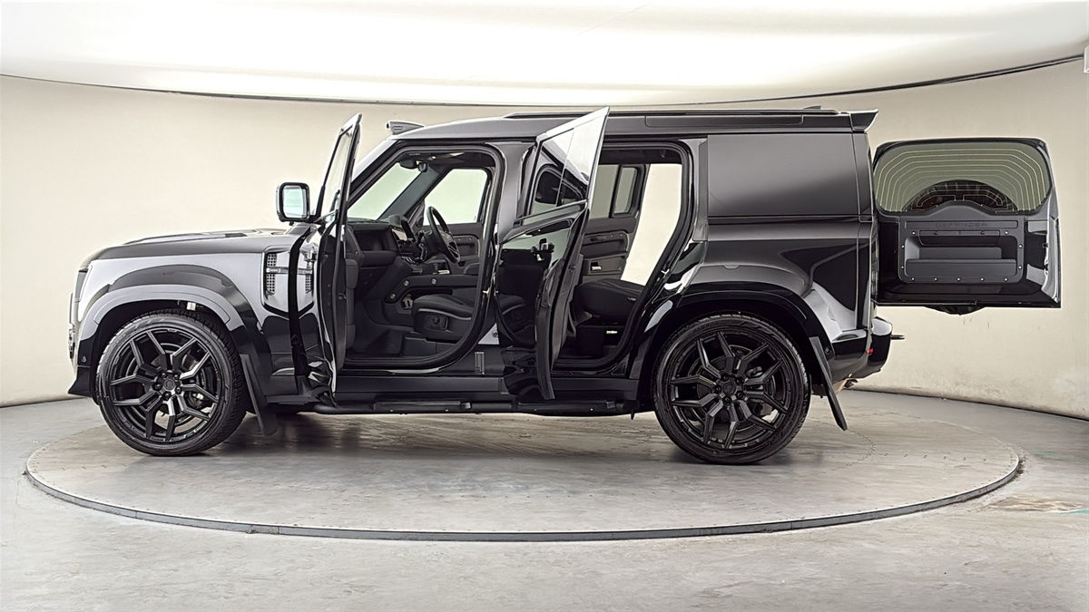 More views of Land Rover Defender 110