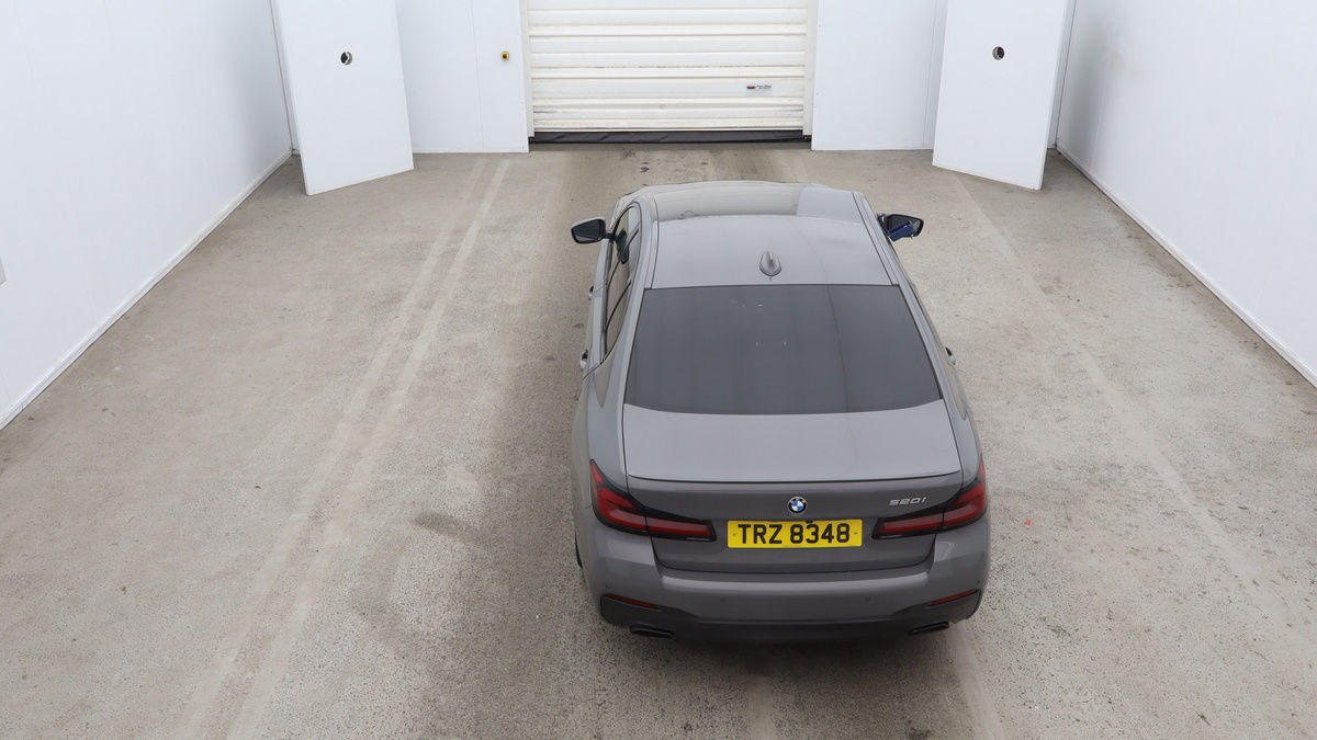 BMW 5 Series Image 8