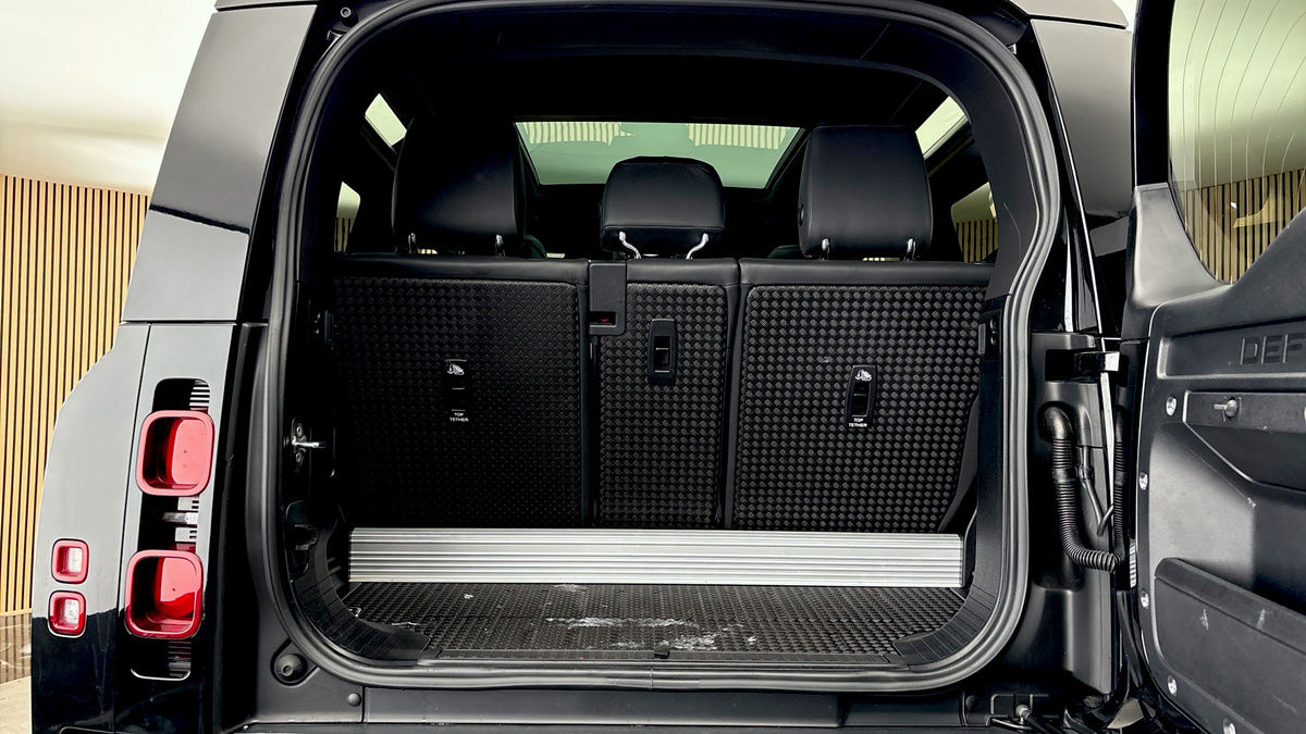 Land Rover Defender 90 Image 11