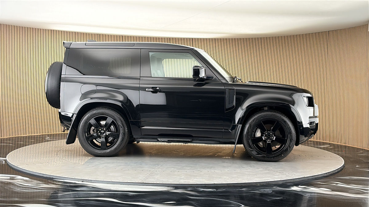 More views of Land Rover Defender 90