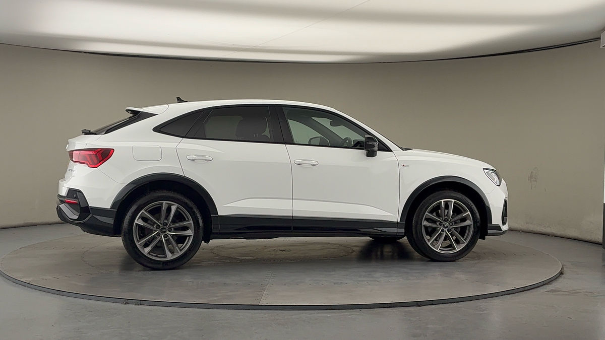 More views of Audi Q3