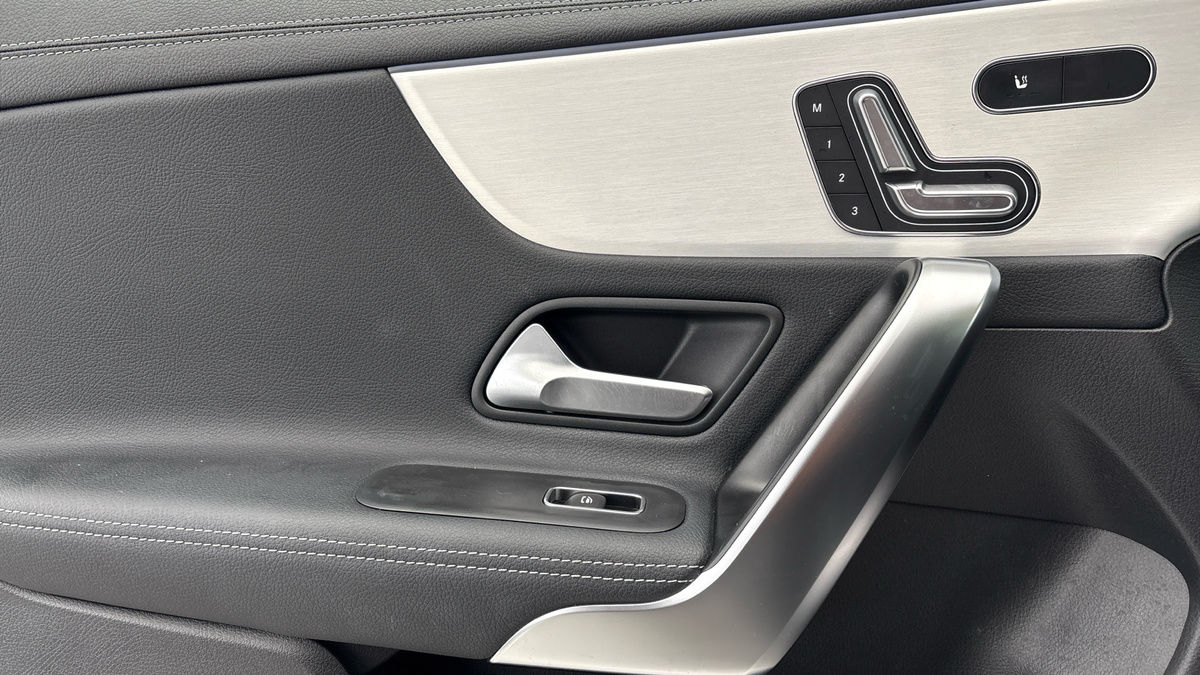 Mercedes-Benz CLA Image 19