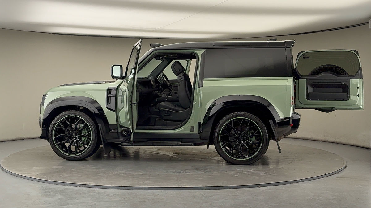 More views of Land Rover Defender 90