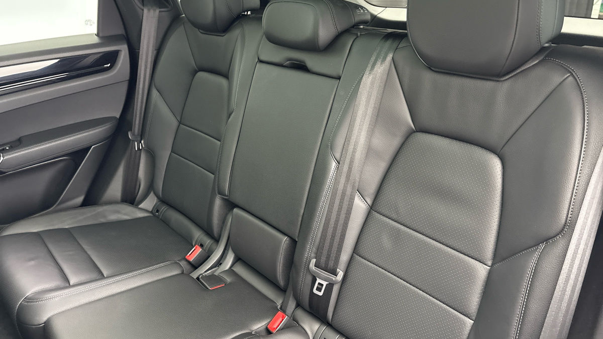 Porsche Cayenne Image 8