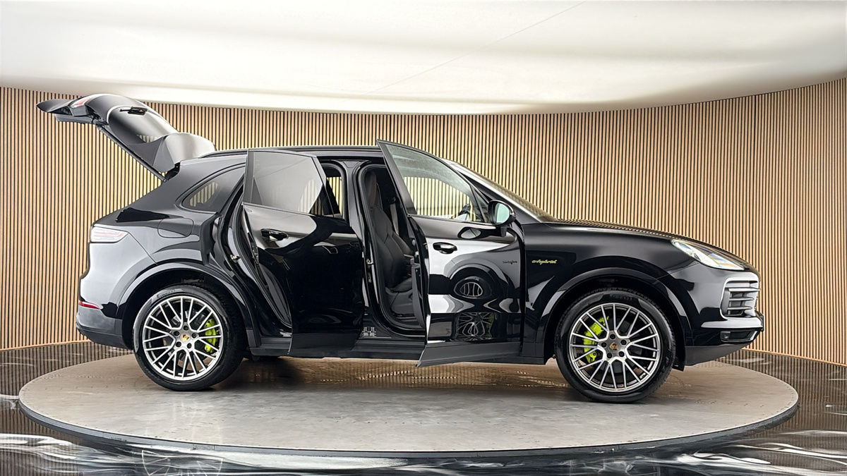 More views of Porsche Cayenne