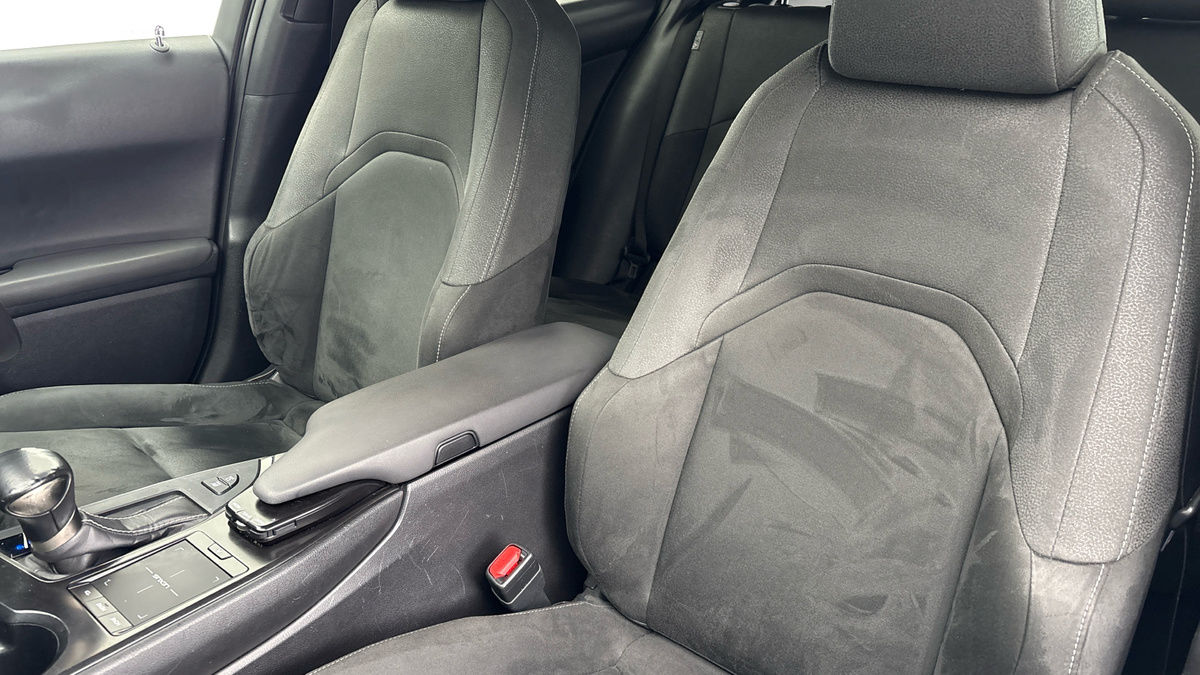 Lexus UX Image 7