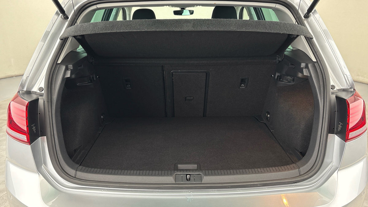 Volkswagen Golf Image 11