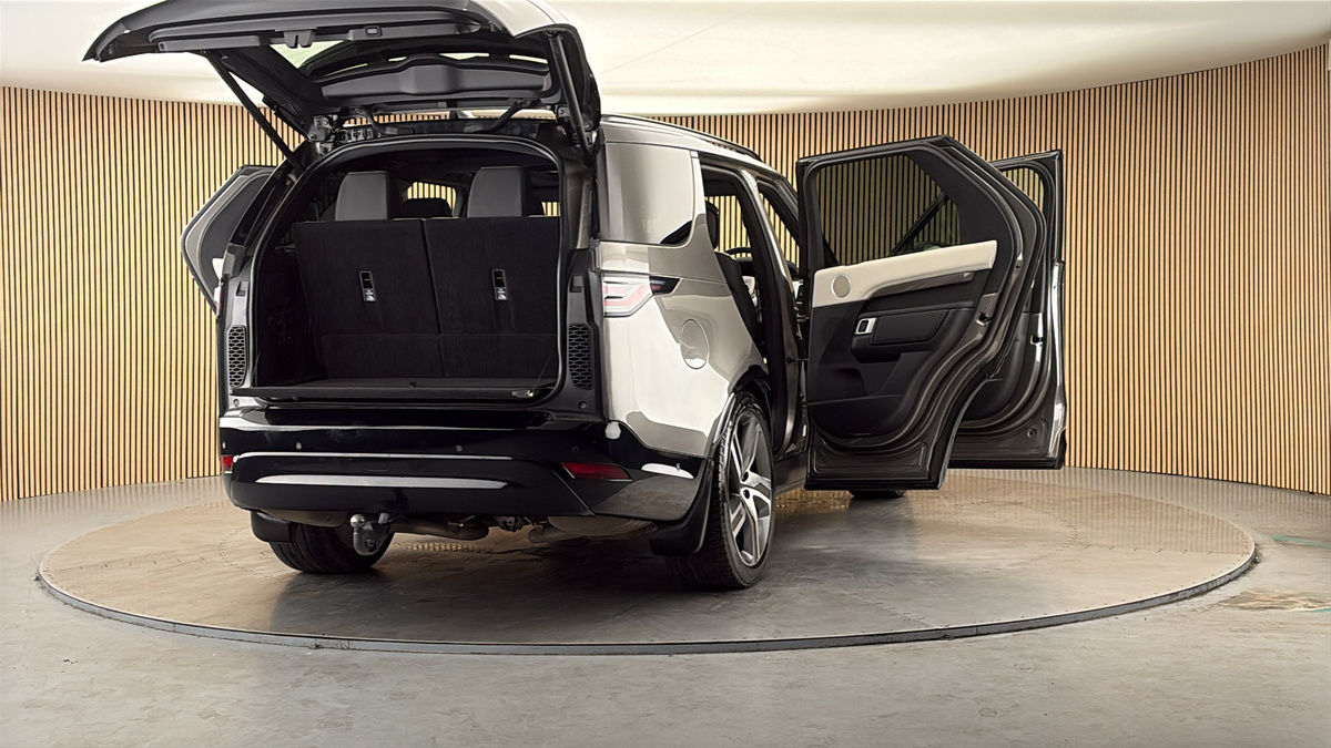 More views of Land Rover Discovery