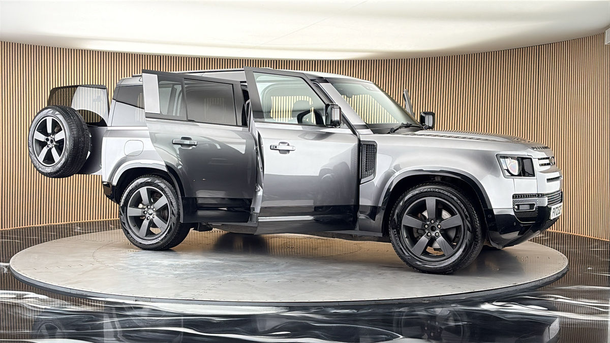 More views of Land Rover Defender 110