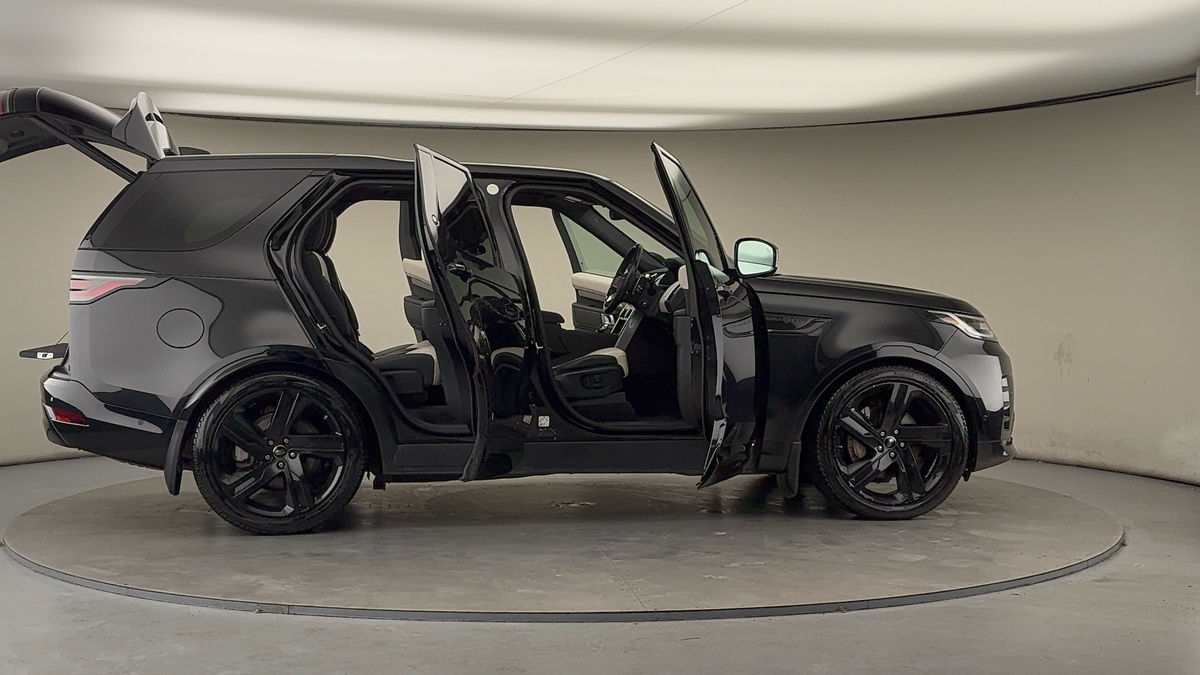 More views of Land Rover Discovery