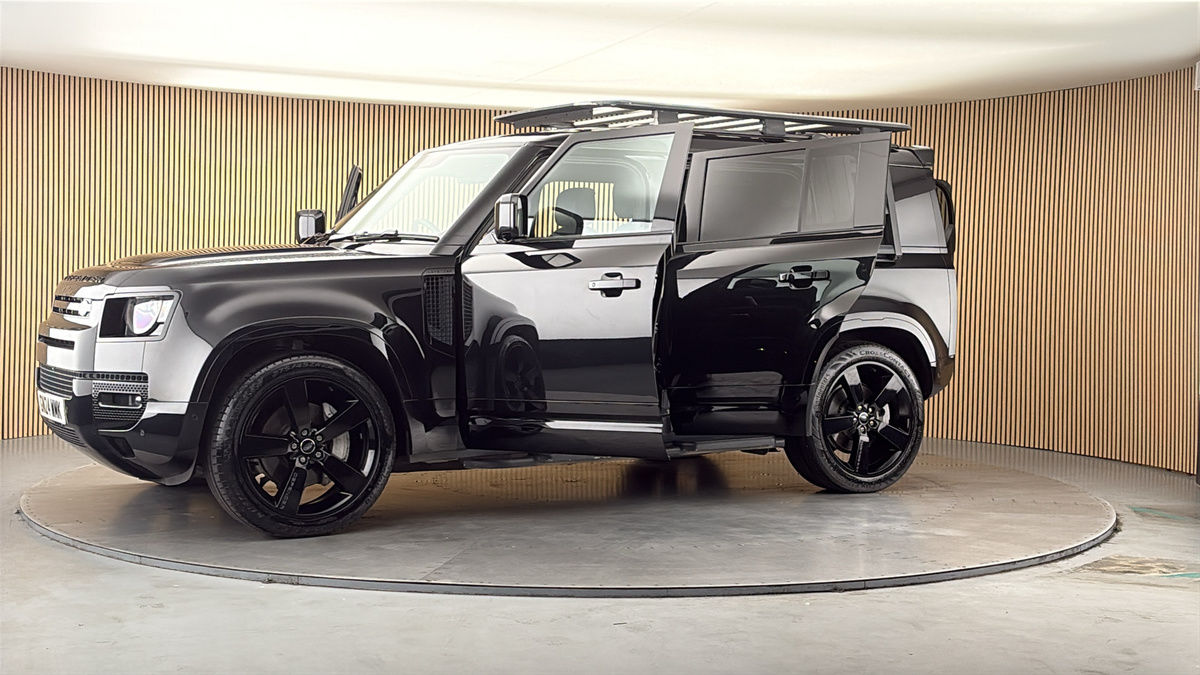 More views of Land Rover Defender 110
