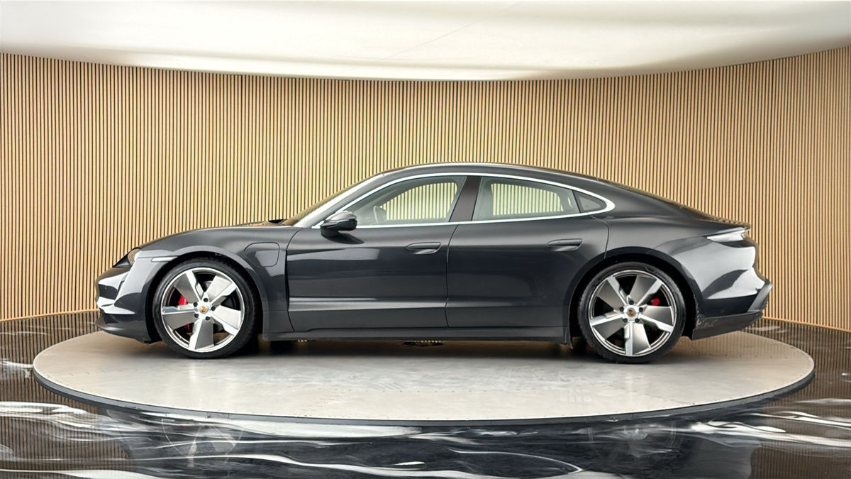 Porsche Taycan Image 15