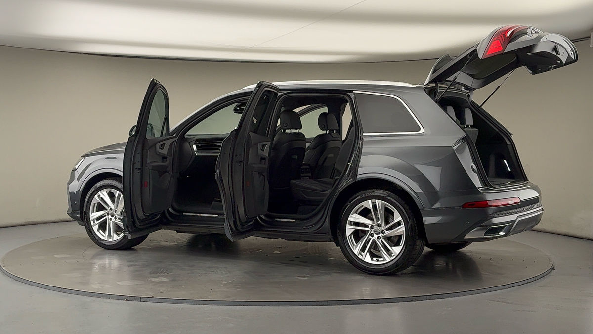 More views of Audi Q7