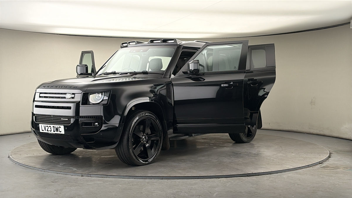 More views of Land Rover Defender 110