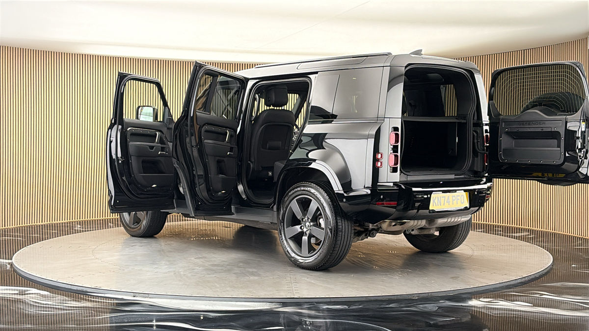 More views of Land Rover Defender 110