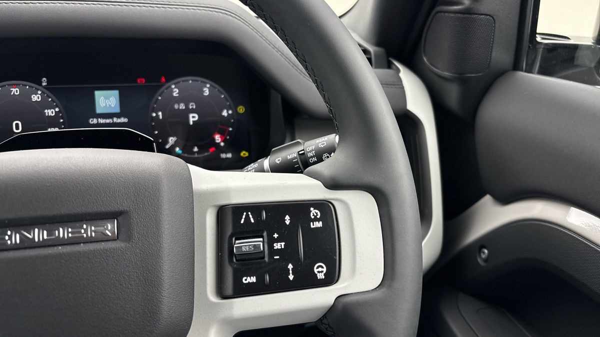 Land Rover Defender 110 Urban Image 14