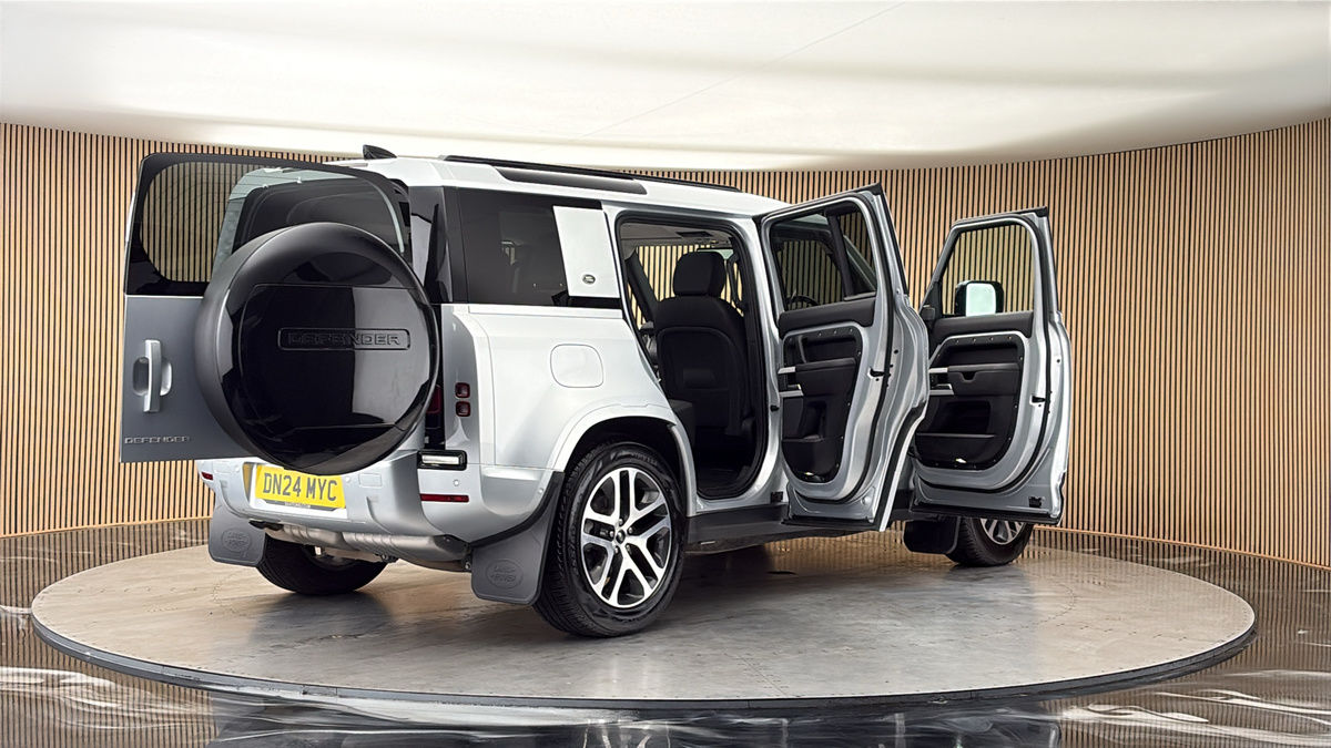 More views of Land Rover Defender 110