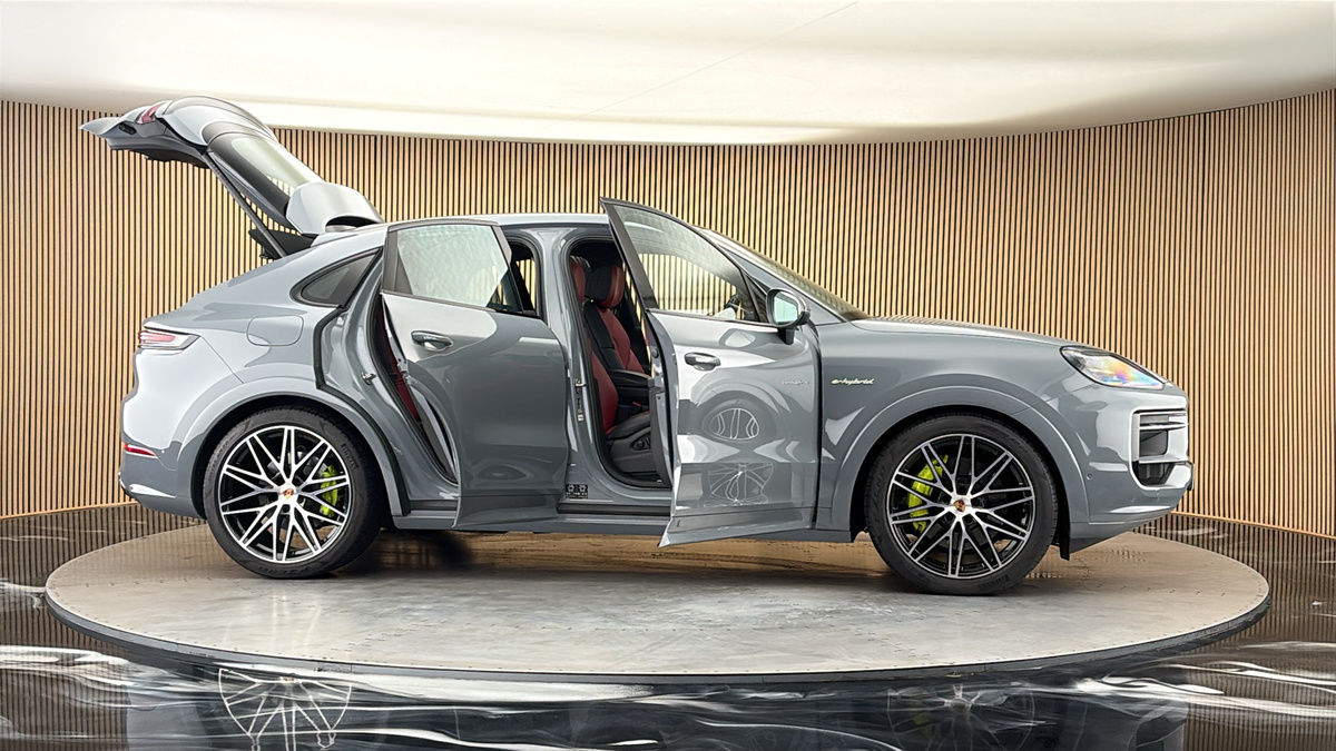 More views of Porsche Cayenne