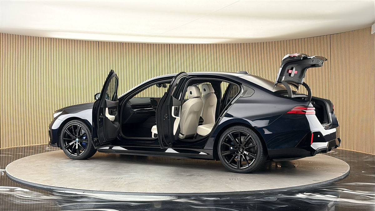 More views of BMW i5