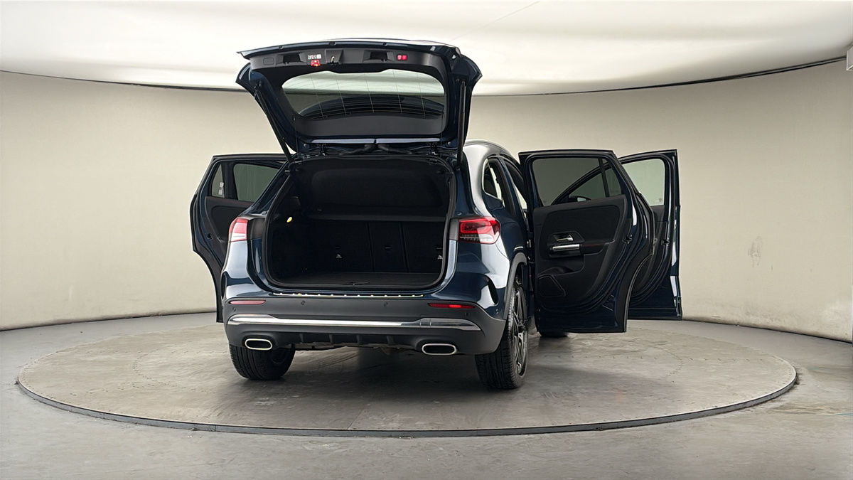 More views of Mercedes-Benz GLA