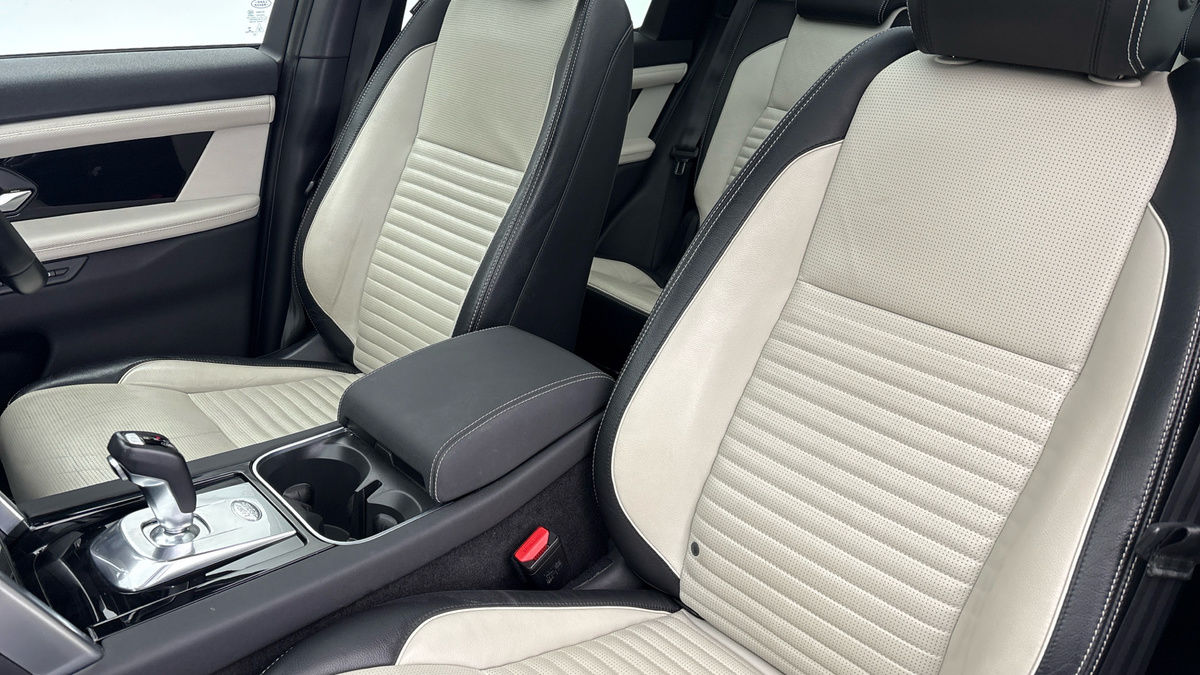 Land Rover Discovery Sport Image 7