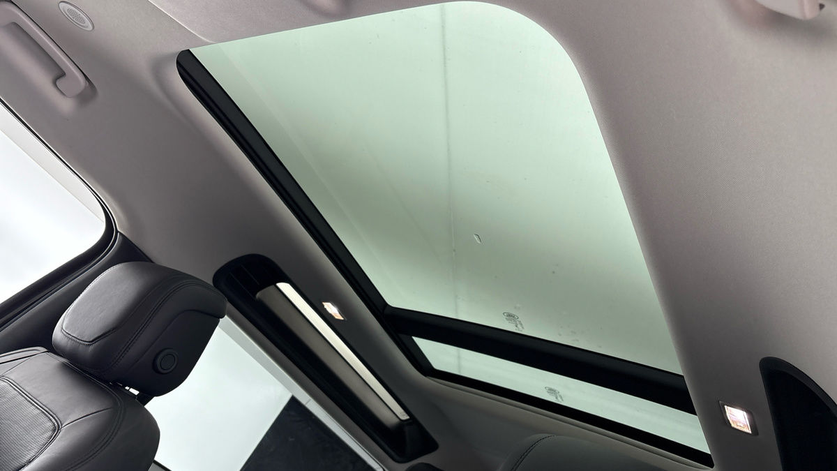 Land Rover Defender 90 Image 6