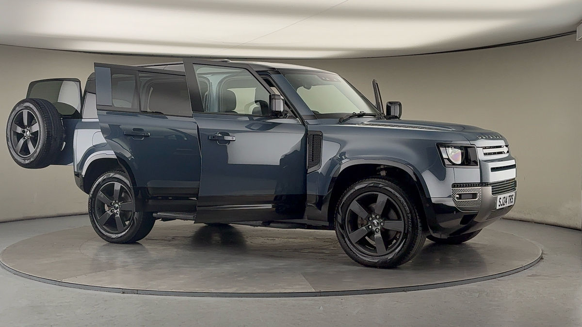 More views of Land Rover Defender 110