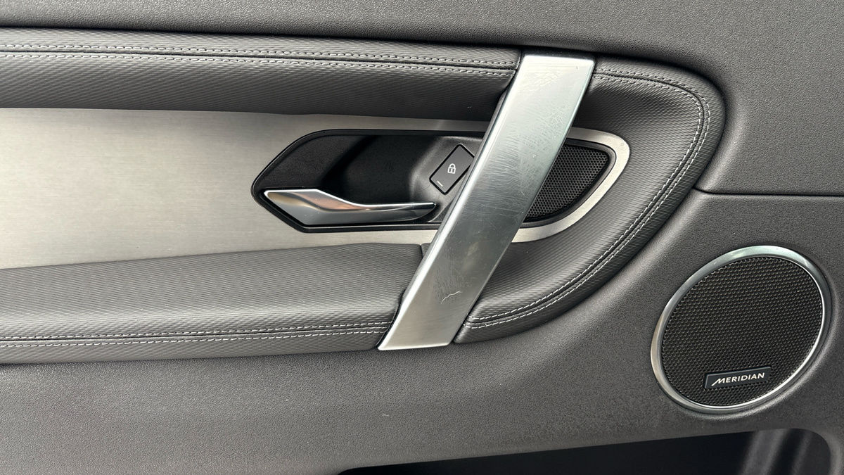 Land Rover Discovery Sport Image 19